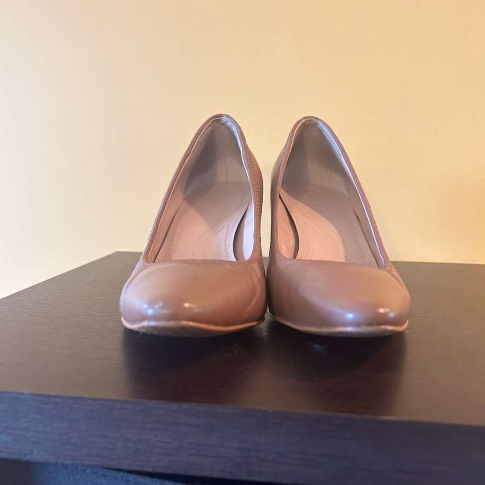 Tahari Shoes Size 9